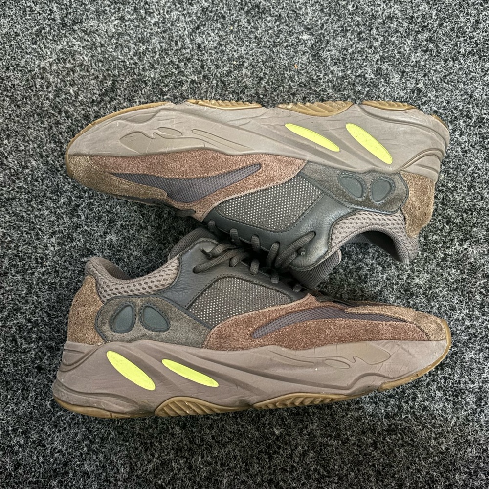 Yeezy 700 mauve adidas